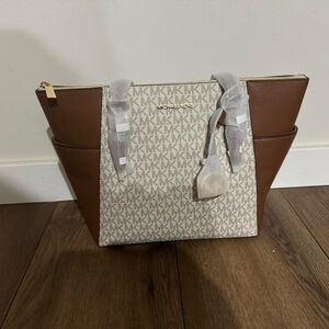 Michael kors bag brand new with tag still on new for $528